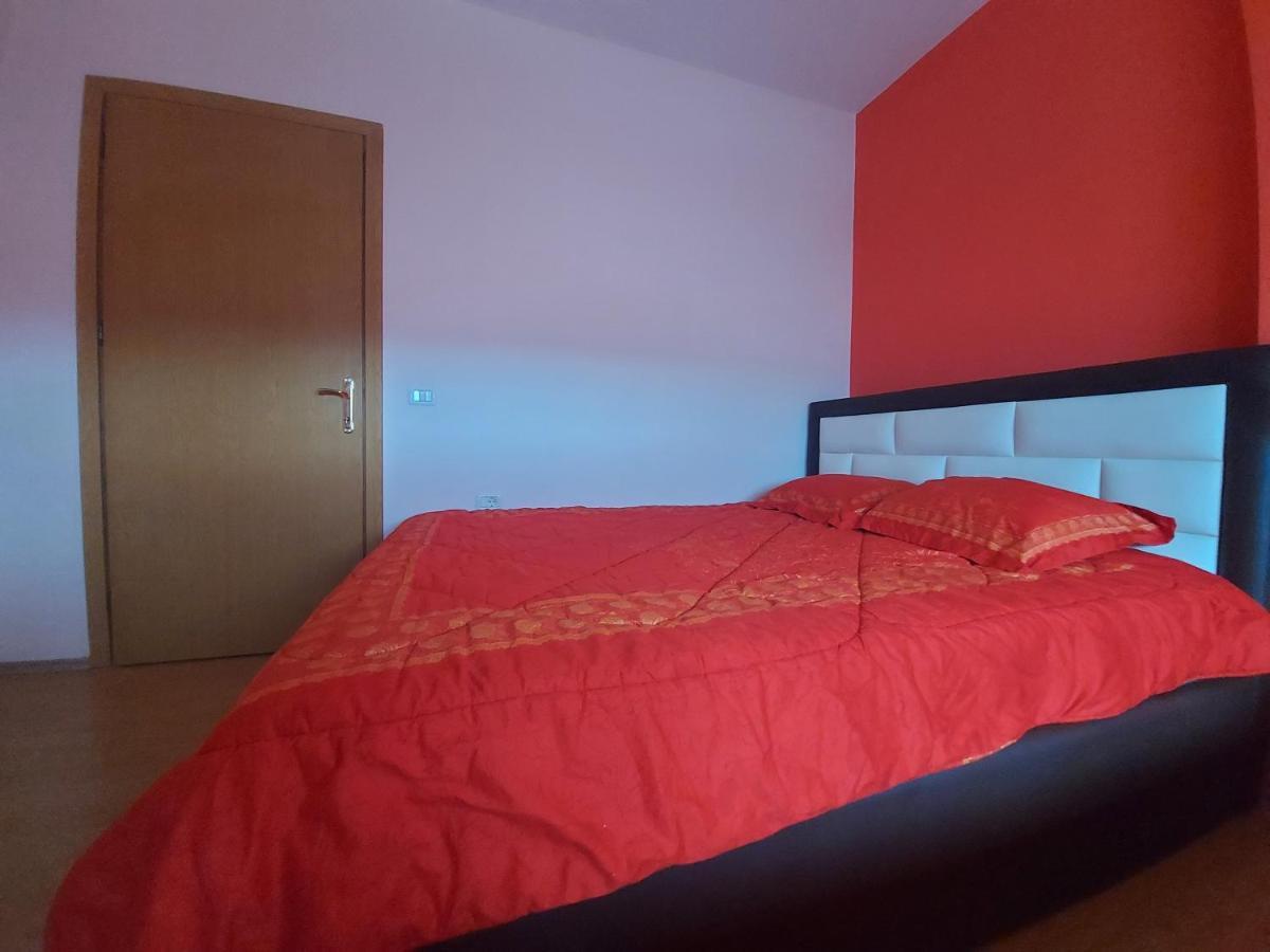 Geni Apartment Корча Экстерьер фото